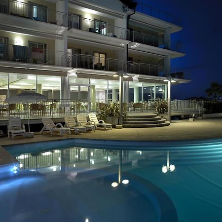 Aparthotel Casa Del Mar Roseto Degli Abruzzi Esterno foto