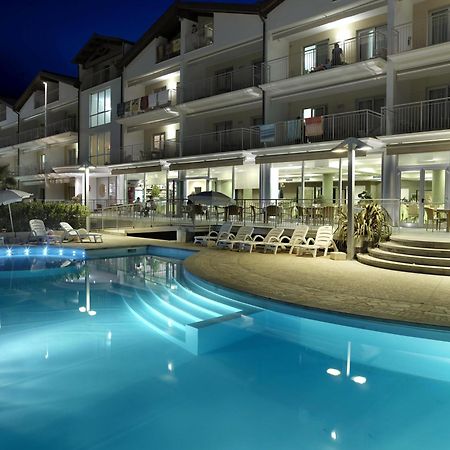 Aparthotel Casa Del Mar Roseto Degli Abruzzi Esterno foto
