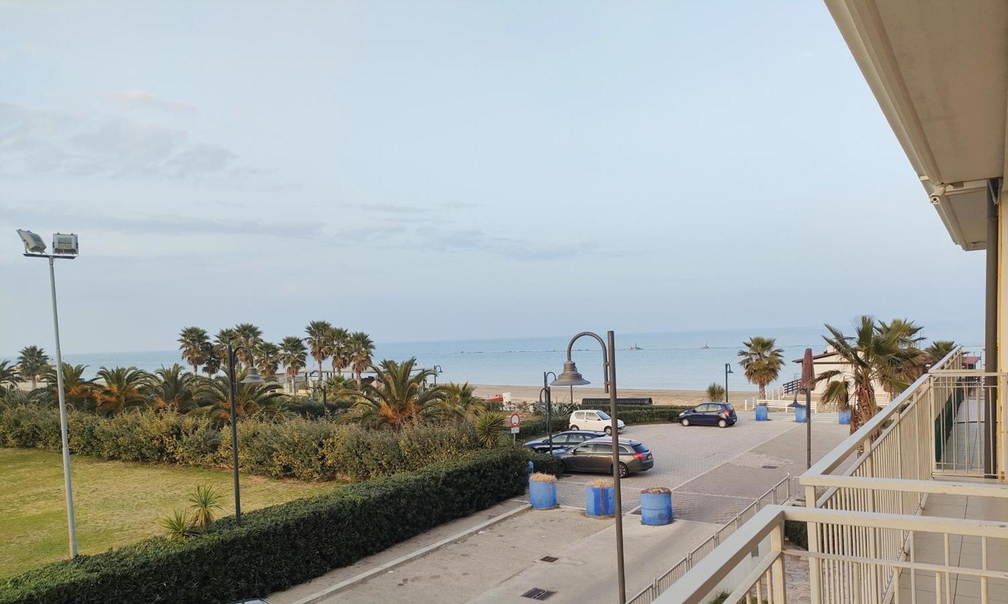Aparthotel Casa Del Mar Roseto Degli Abruzzi Esterno foto