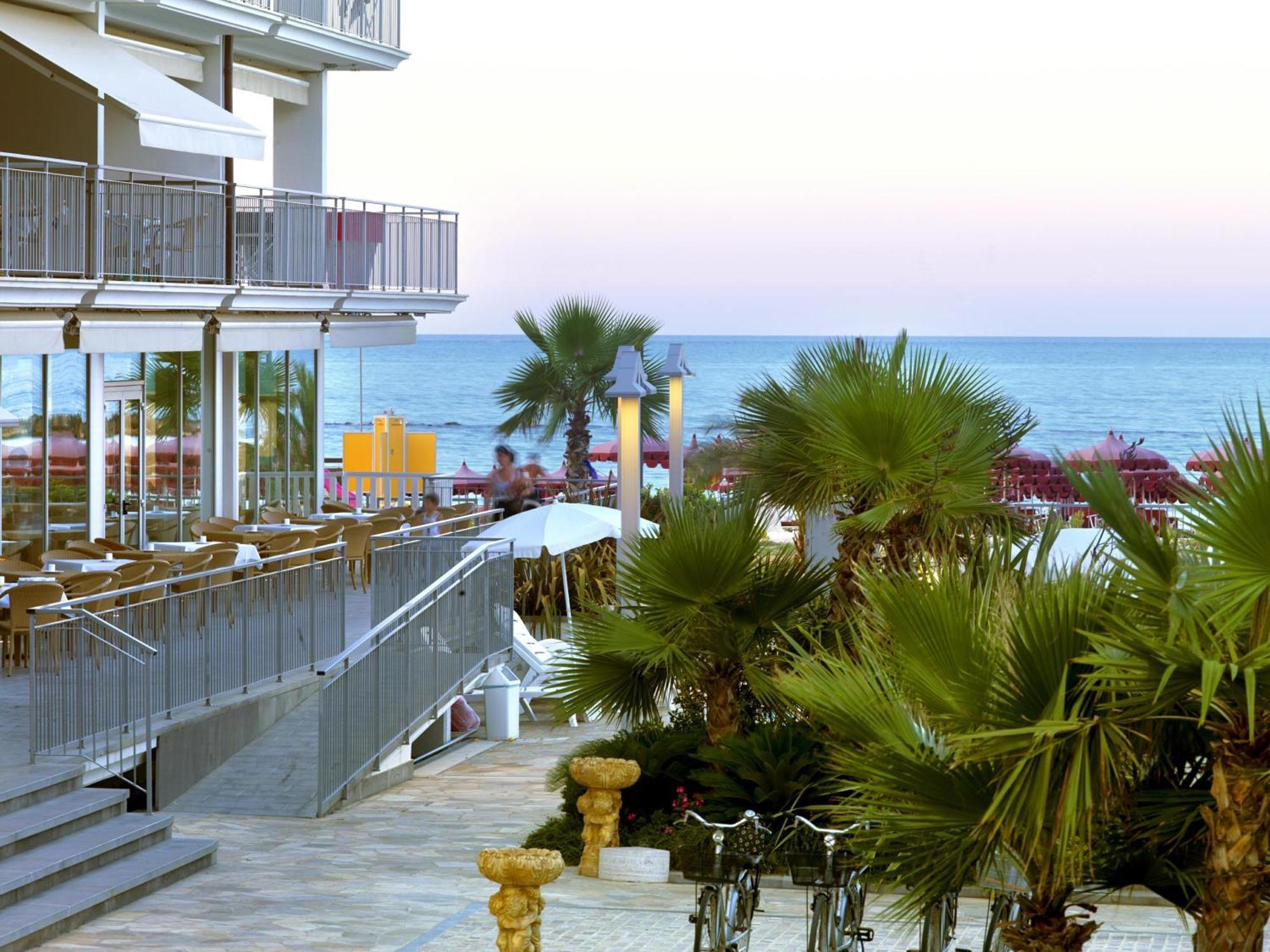 Aparthotel Casa Del Mar Roseto Degli Abruzzi Esterno foto