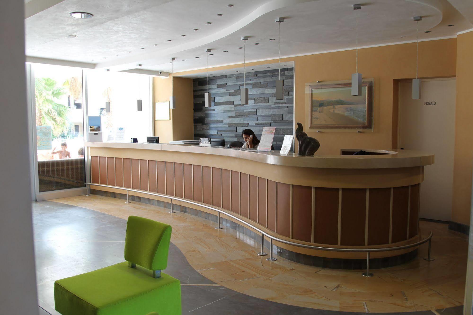 Aparthotel Casa Del Mar Roseto Degli Abruzzi Esterno foto