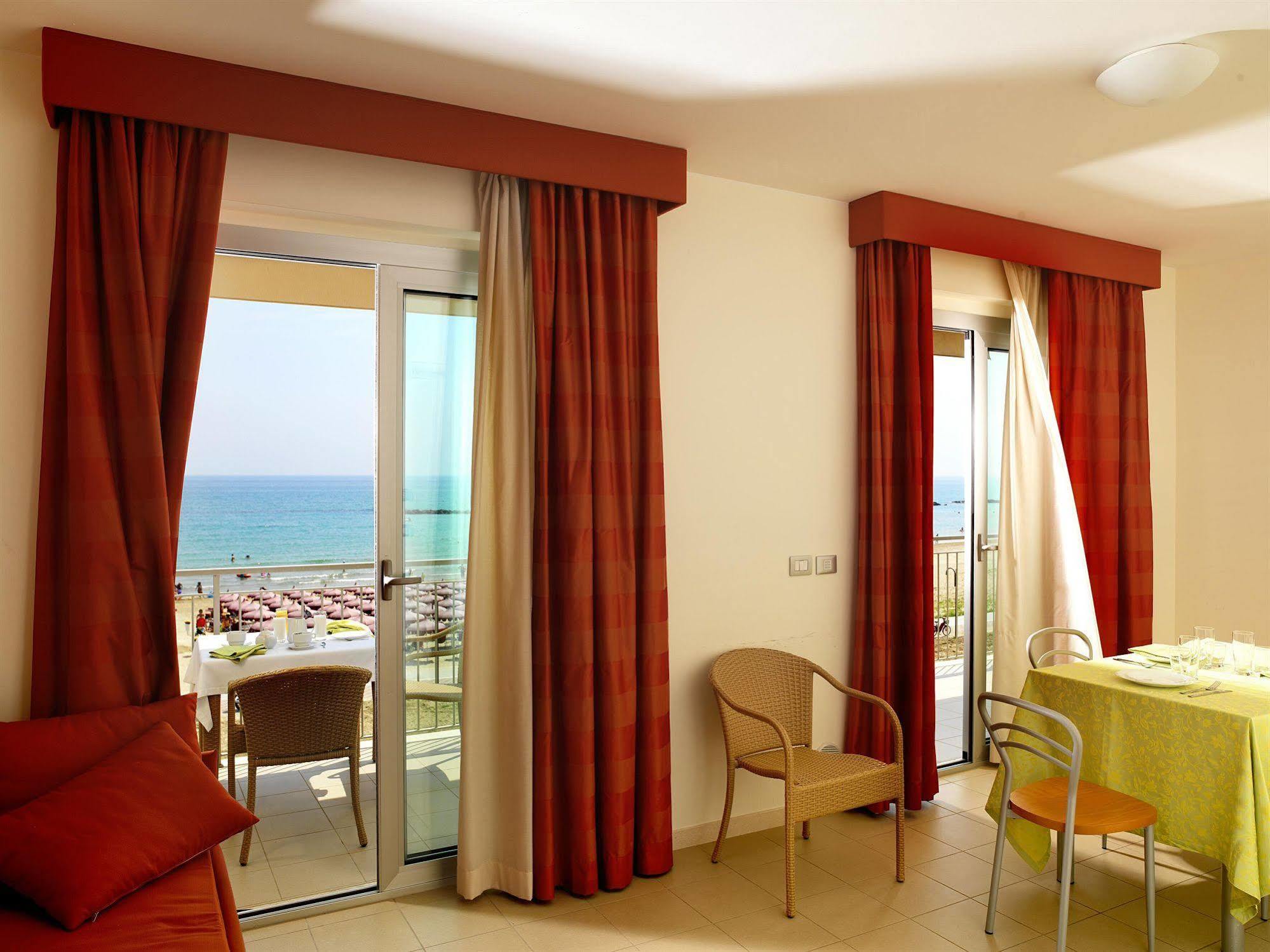 Aparthotel Casa Del Mar Roseto Degli Abruzzi Esterno foto
